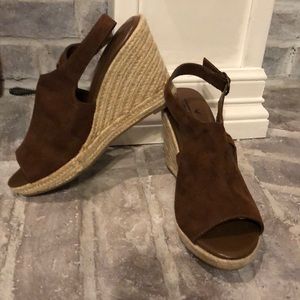 Brown suede fringe wedge sandal, new